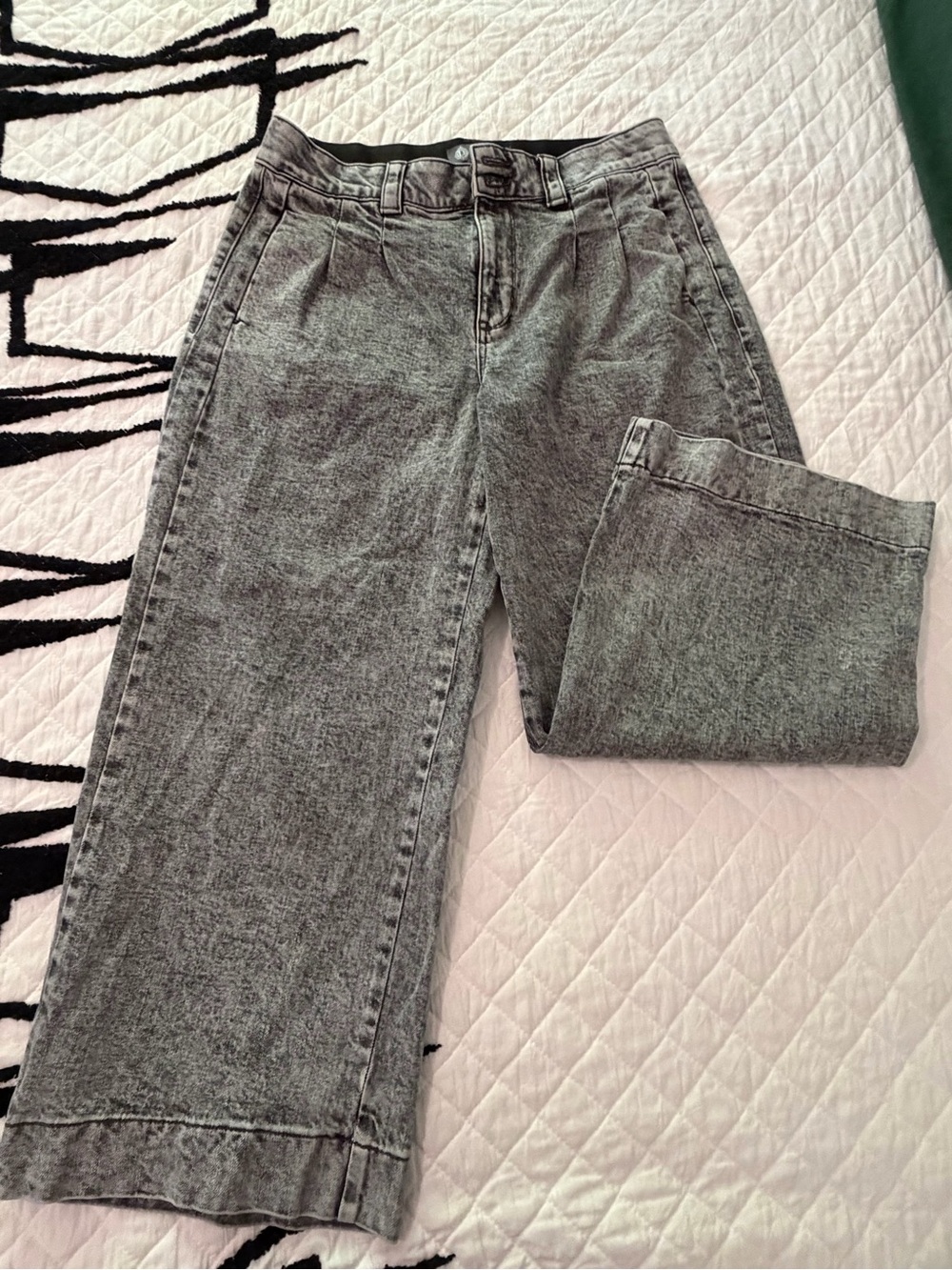 Democracy Women’s Gray Acid-Wash Straight Jeans size 10